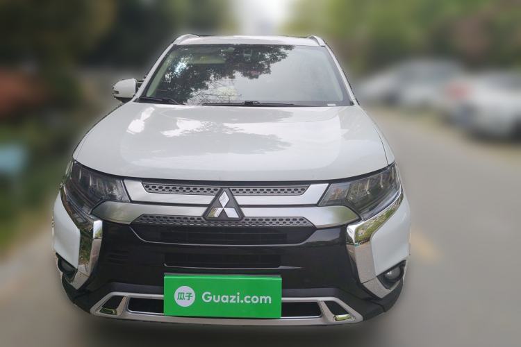 Used Mitsubishi Outlander 2019 2.4L 4x4 Zhi Xiang Edition 7 Seats China V Emission Standard Front