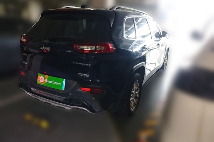 Used Jeep Cherokee 2016 2.4L Leading Edition
