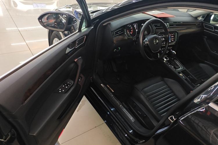 Used Volkswagen Magotan 2019 330TSI DSG Luxury Version China VI Standard Driver Seat