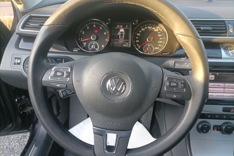 Used Volkswagen Magotan 2015 Facelift 1.8TSI Luxury Model Steering Wheel