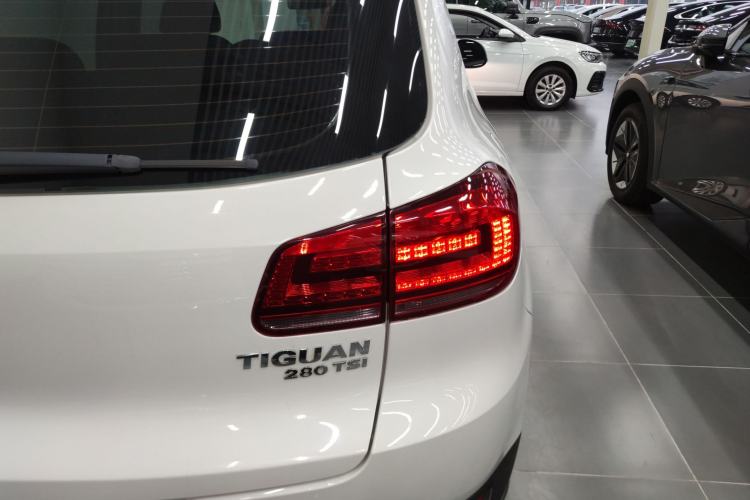 Used Volkswagen Tiguan L 2016 280TSI Automatic Two-Wheel-Drive Silk Road Style Edition
