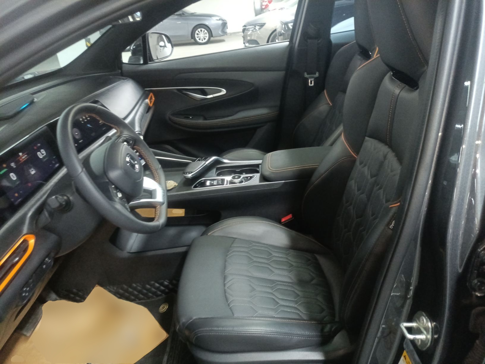 المقاعد الأمامية داخل السيارة