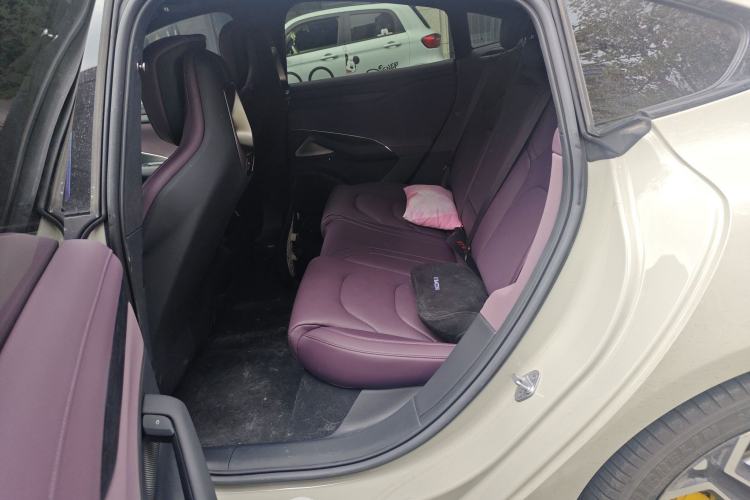 Used Xiaomi Auto SU7 2024 Four-Wheel Drive Ultra-Long Range Advanced Intelligent Driving Max Edition Left Rear Seat