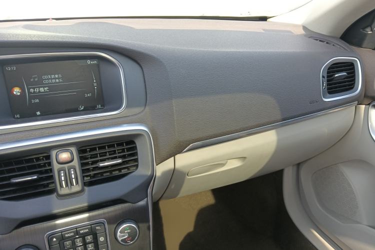 Used Volvo V40 2015 1.6T Zhiya Edition
