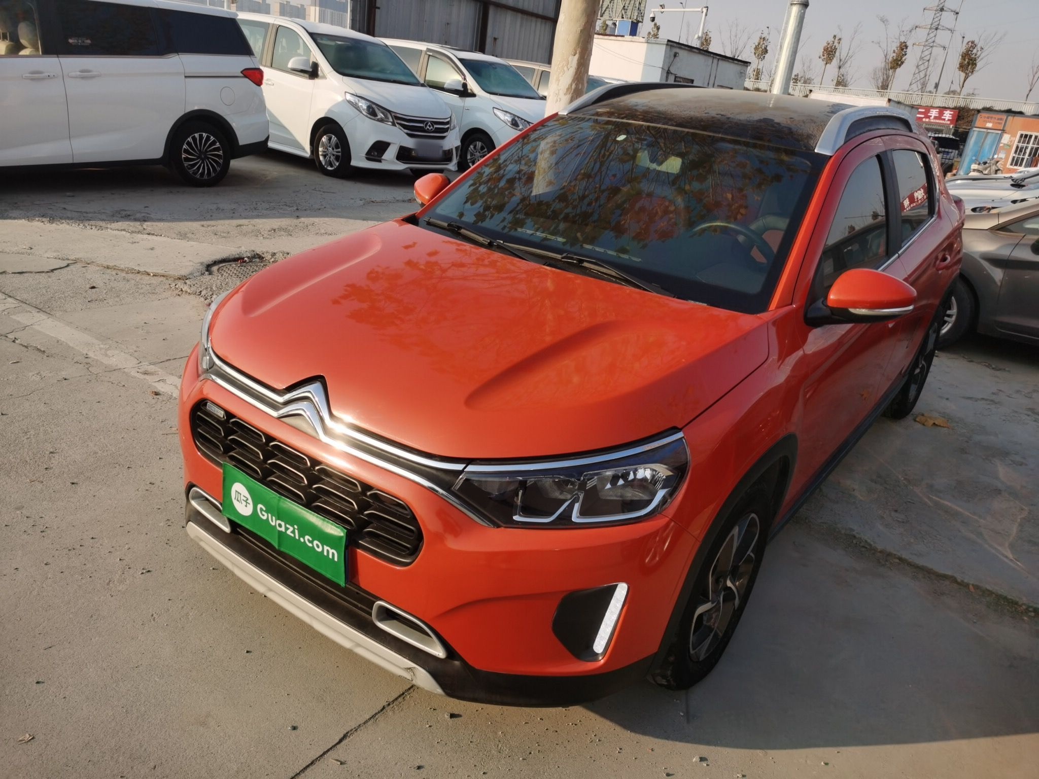 تحت مقدمة السيارة