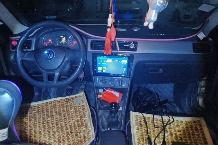 Used Volkswagen Santana 2015 Haval H9 1.6L Manual Comfort Edition Center Console