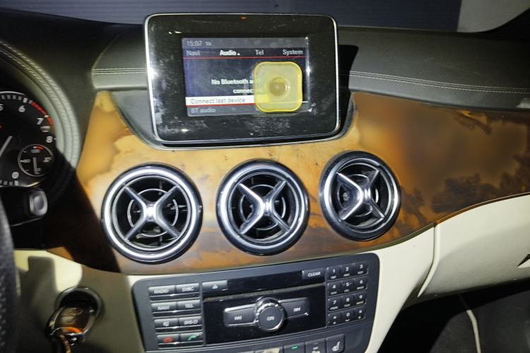 Used Mercedes-Benz B-Class 2013 B 260 Audio And AC Panel