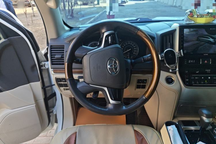 Used Toyota Land Cruiser 
