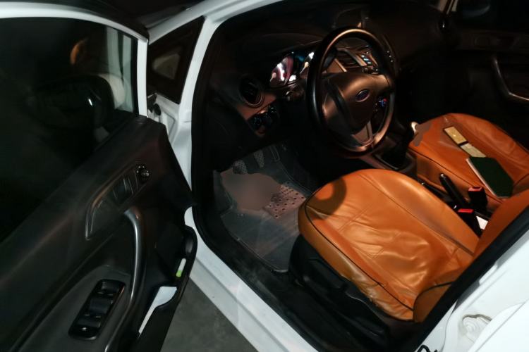 Used Ford Fiesta 2013 Sedan 1.5L Manual Fashion Edition Driver Seat