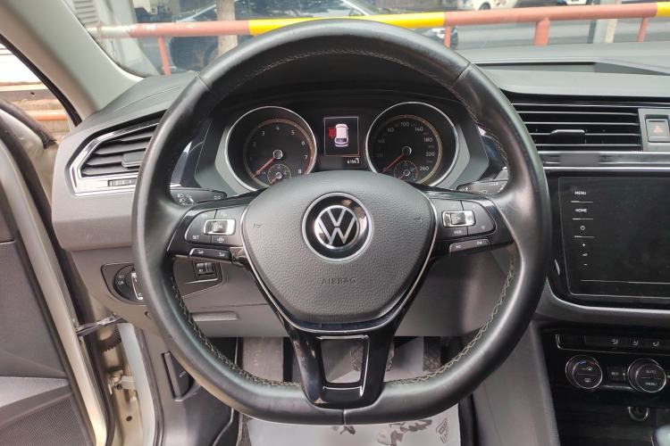 Used Volkswagen Tiguan L 2021 330TSI Automatic Two-Wheel Drive Smart Edition
