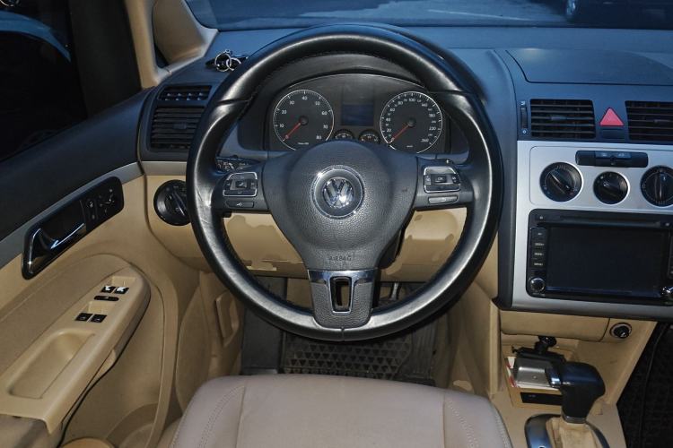 Used Volkswagen Touran 2008 2.0L Zhiya Edition Automatic 5 Seats Steering Wheel