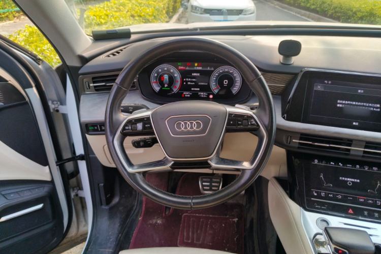 Used Audi Q6 2023 45 TFSI quattro Qiyun Edition Light Yulin Package Steering Wheel