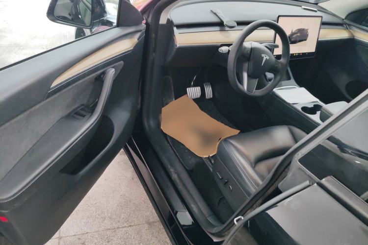 Used Tesla Model Y 2022 Long-Range All-Wheel-Drive Version
