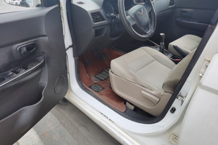 Used Wuling Hongguang 2014 1.5L S Standard Version
