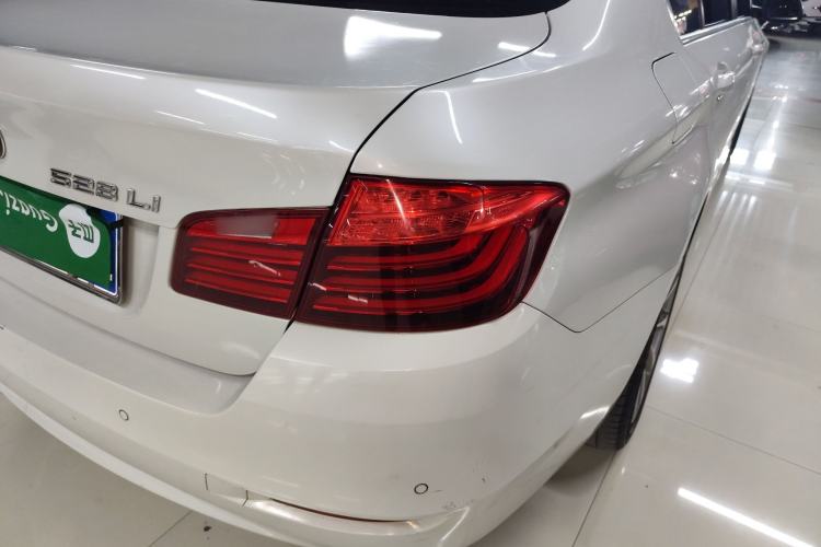 Used BMW 5 Series 2014 528Li Leading Model
