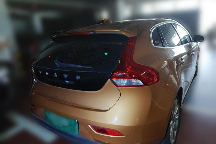 Used Volvo V40 2014 2.0T Zhiya Edition
