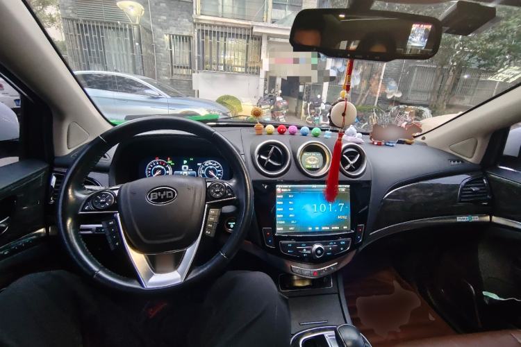 Used BYD Tang New Energy 2015 2.0T Four-Wheel-Drive Flagship Model
