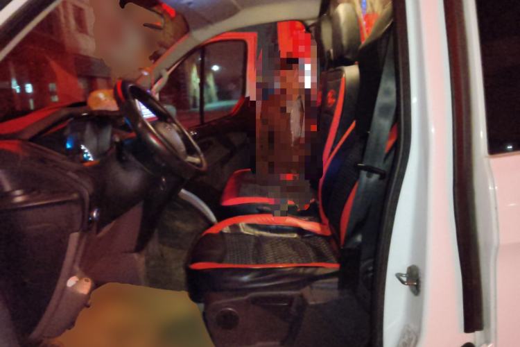 Used Ford Transit 2020 2.0T Diesel Multi-Function Commercial Vehicle Mid-Chassis Low-Roof Design with Dual Rear Doors Emission Standard China V
