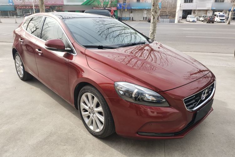 Used Volvo V40 2016 T4 Smart Luxury Edition