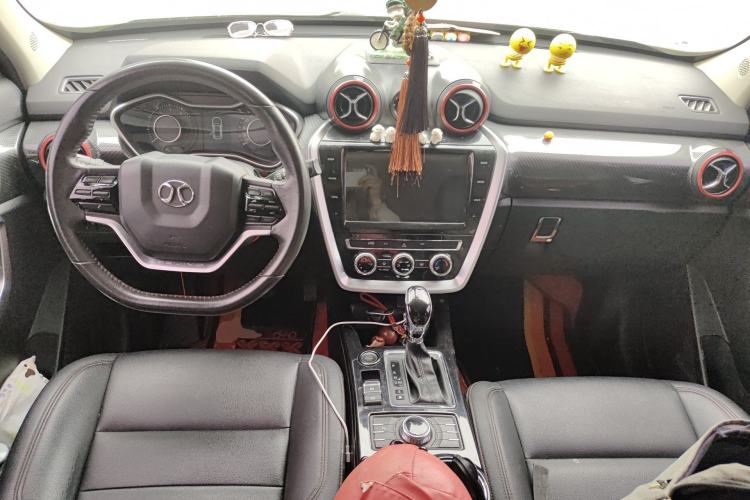 Used BAIC Off-Road BJ20 2016 1.5T CVT Luxury Model Center Console