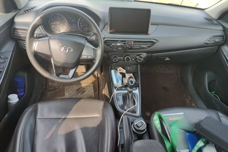 Used Hyundai Celesta 2018 1.6L Automatic GL Enjoyment Edition China VI compliant Center Console