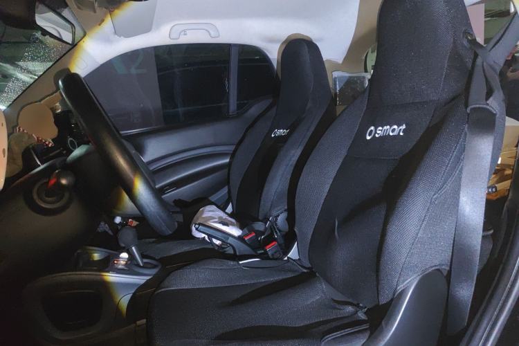 Used smart fortwo 2015 1.0L 52 kW hardtop Dynamic version Left Front Seat