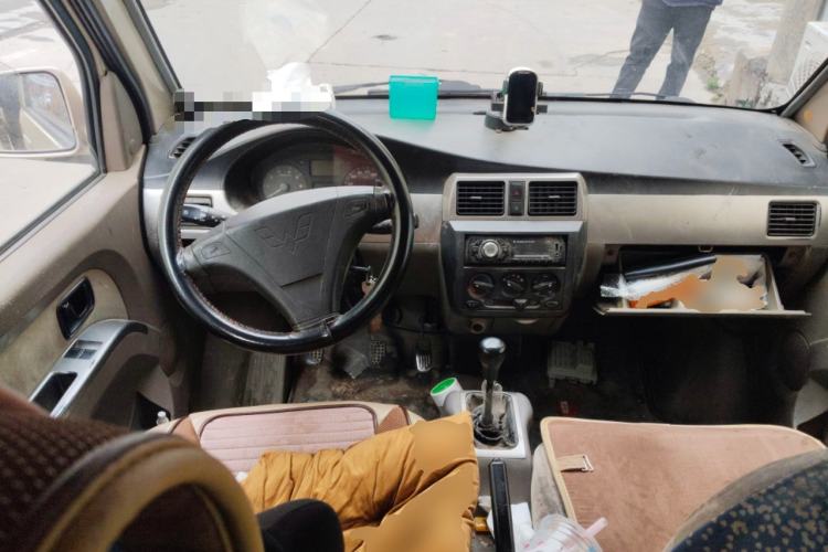 Used Wuling Rongguang 2011 1.2L Standard Version Center Console