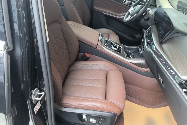 Used BMW X7 2023 xDrive40i Luxury Package with Leading Features