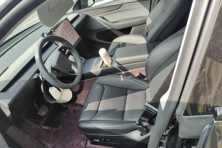 Used Tesla Model Y 2025 Rear-Wheel-Drive Version