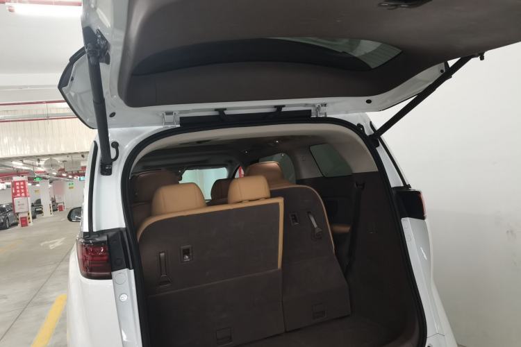 Used Denza D9 2022 DM-i 1040 Prestige Model