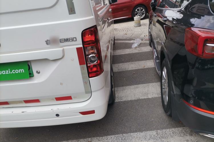 Used Chana Ruixing EM60 2022 All-Electric Van 4498 mm Long Flat Roof with Rear-Hinged Doors 2 Seats 70 kW 41.86 kWh