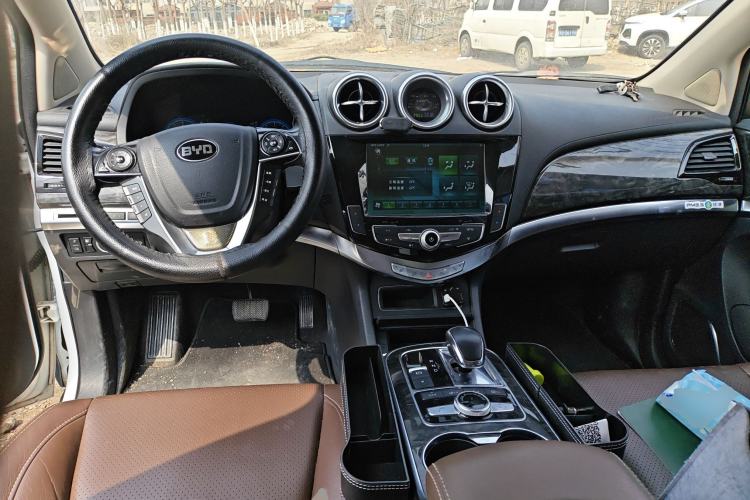 Used BYD Tang New Energy 2015 2.0T Four-Wheel-Drive Flagship Model