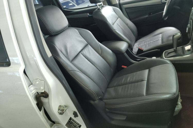 Used Isuzu D-MAX 2018 3.0T Four-Wheel Drive Automatic Ultra-Luxury Version 4JJ1-TC HI
