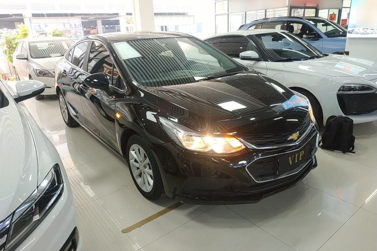 Used Chevrolet Cruze 2018 320 Automatic Pioneer Sunroof Edition Front Right 45 Deg