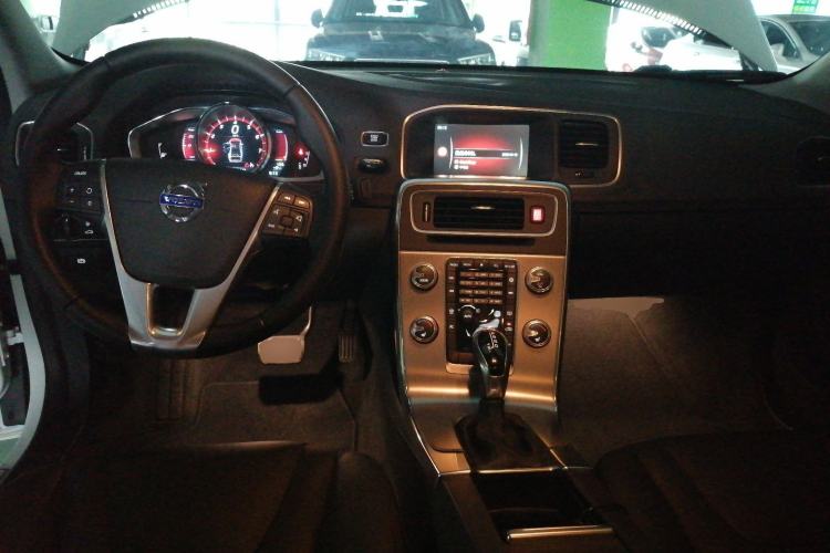 Used Volvo S60 2016 S60L T4 Zhiyuan Edition Center Console