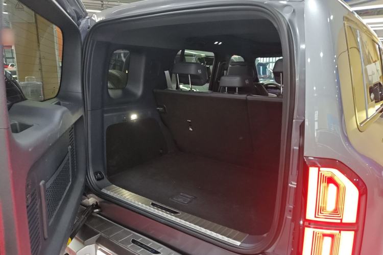 Used Formula Leopard Leopard 5 2023 Navigator Edition