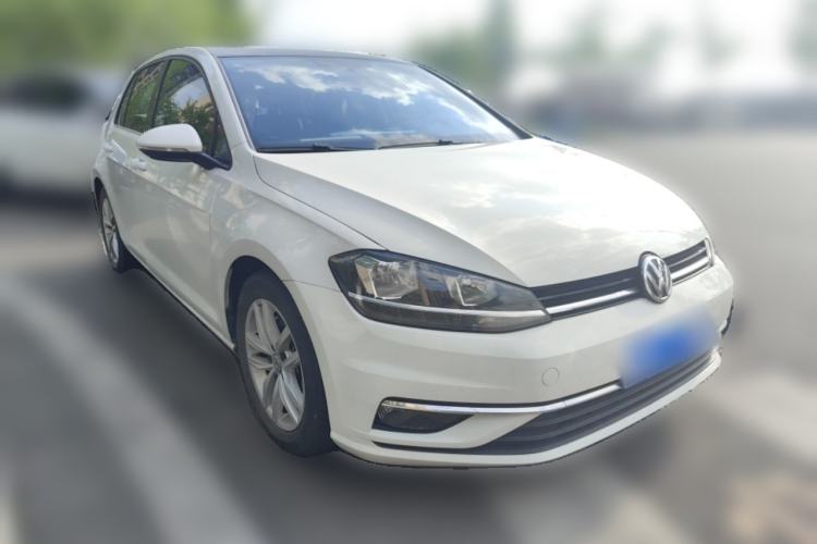 Used Volkswagen Golf 2018 230TSI Automatic Comfort Model Front Right 45 Deg