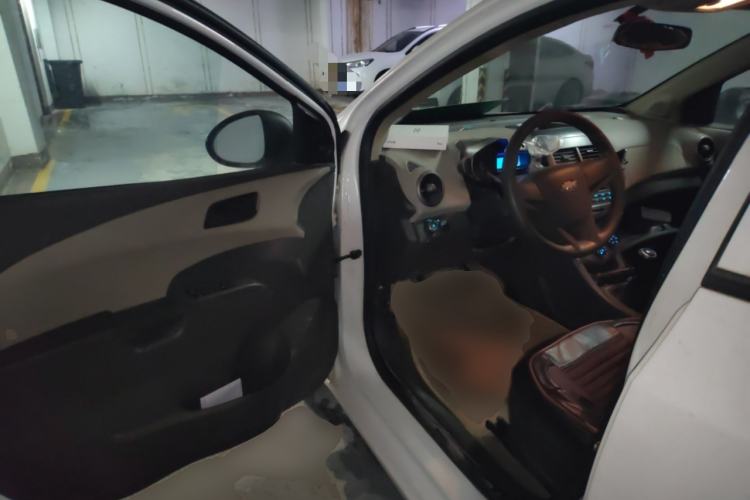 Used Chevrolet Aveo Sonic 2011 Sedan 1.4L MT SL Driver Seat