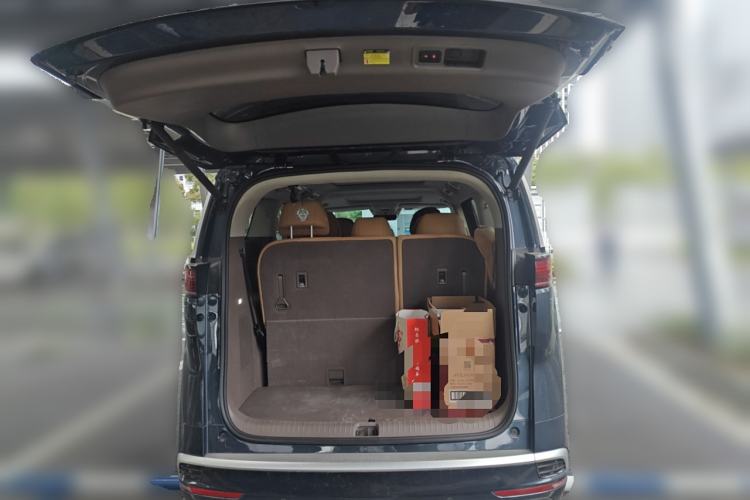 Used Denza D9 2022 DM-i 970 Four-Wheel Drive Flagship Model Trunk