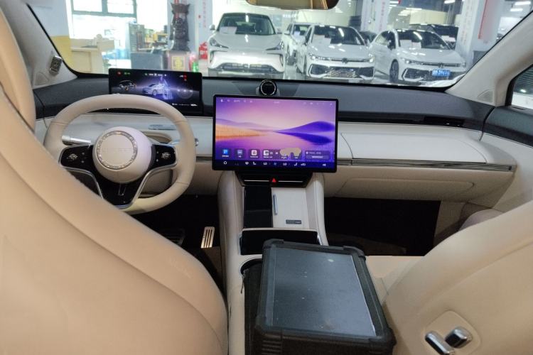 Used Hima Luxeed R7 2025 Extended-Range 331km Ultra Center Console