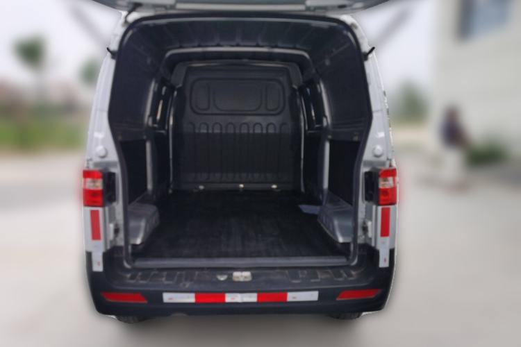 Used Jinbei Hiace X30 2023 1.5L Super-Enjoyment Van 2/5 Seats Non-Air-Conditioned Version SWC15M