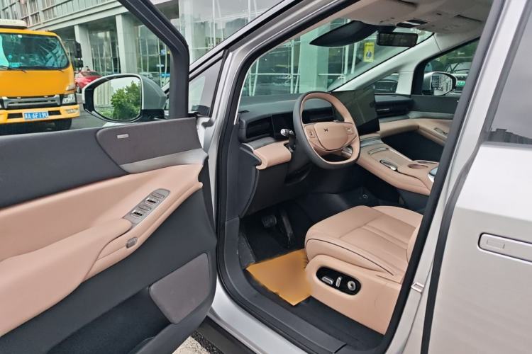 Used XPeng X9 2025 650 Long-Range Max Driver Seat