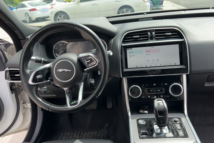 Used Jaguar XEL 2020 2.0T 200PS R-DYNAMIC Youth Sports Edition Steering Wheel