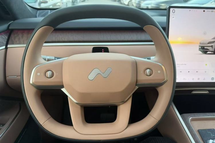 Used ONVO Luxeed L90 2025 Model—Max Six-Seater Version