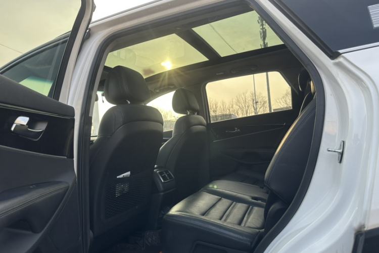 Used Kia Sorento 2015 Sorento L 2.4L Gasoline 4WD Elite Edition 7 Seats China IV Standard
