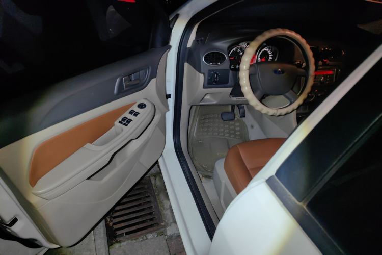 Used Ford Focus 2013 Sedan Classic 1.8L Automatic Base Model
