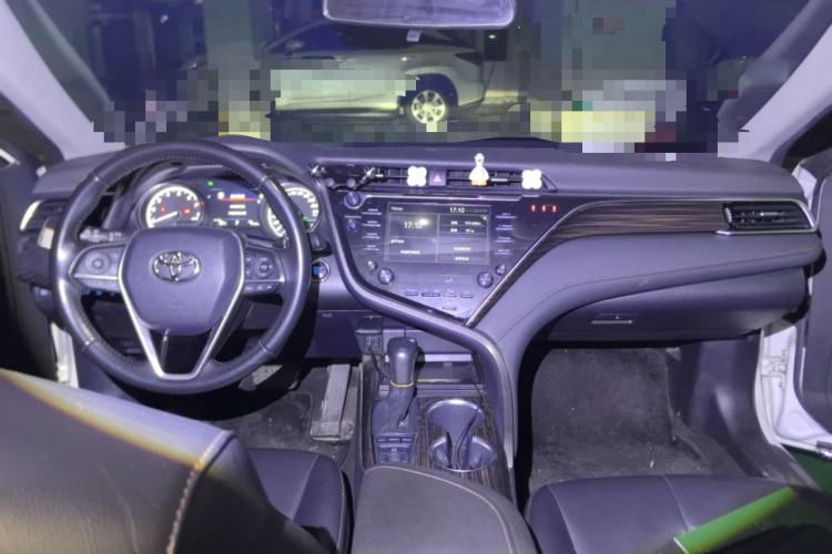 Used Toyota Camry 2018 2.5G Luxury Edition Center Console