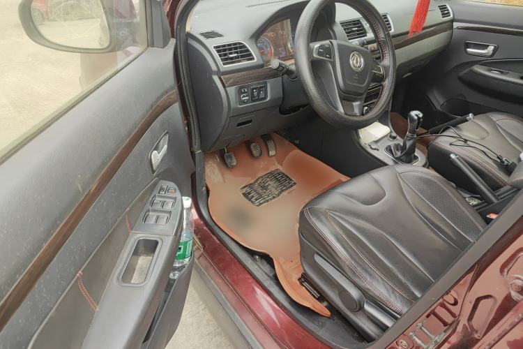 Used Dongfeng Fengon 370 2016 1.5L Manual Luxury 7-Seater Driver Seat