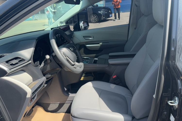 Used Toyota Granvia 2024 2.5L Hybrid Prestige PLUS Edition Interior 7