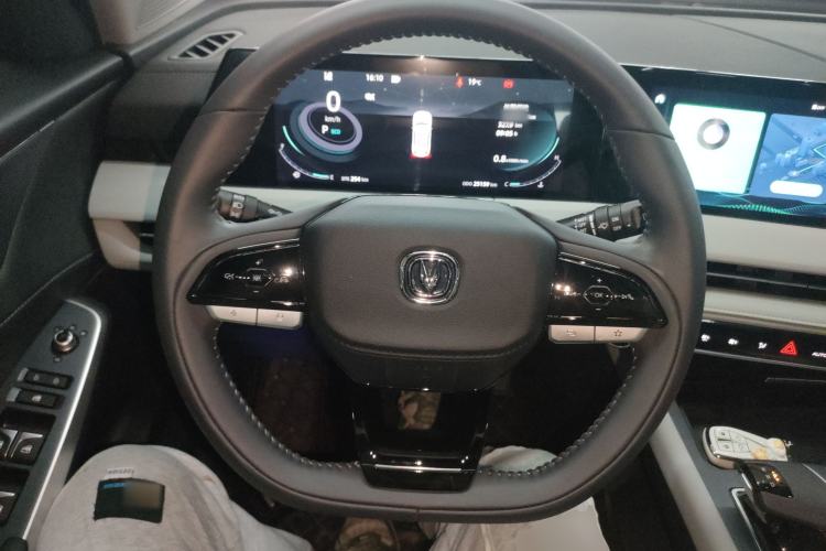 Used Changan CS75 PLUS 2024 3rd Generation Champion Edition 1.5T Intelligent Drive Dynamic Model
